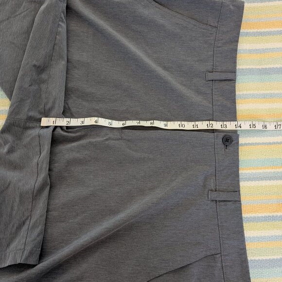 ⭐ Men's Gray Old Navy Active flat front shorts size 40 - Picture 5 of 8